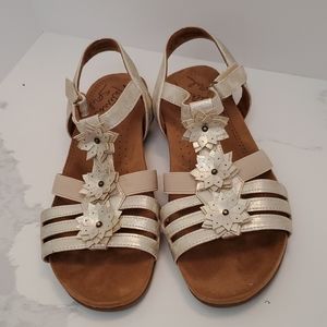 Natural Soul sandals 9 very comfortable